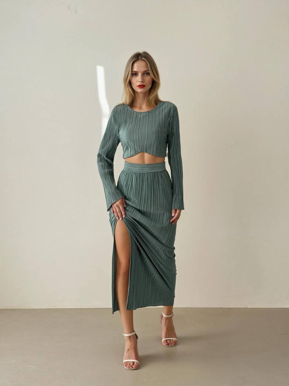 Crop Bluz & Yırtmaçlı Etek Takımı