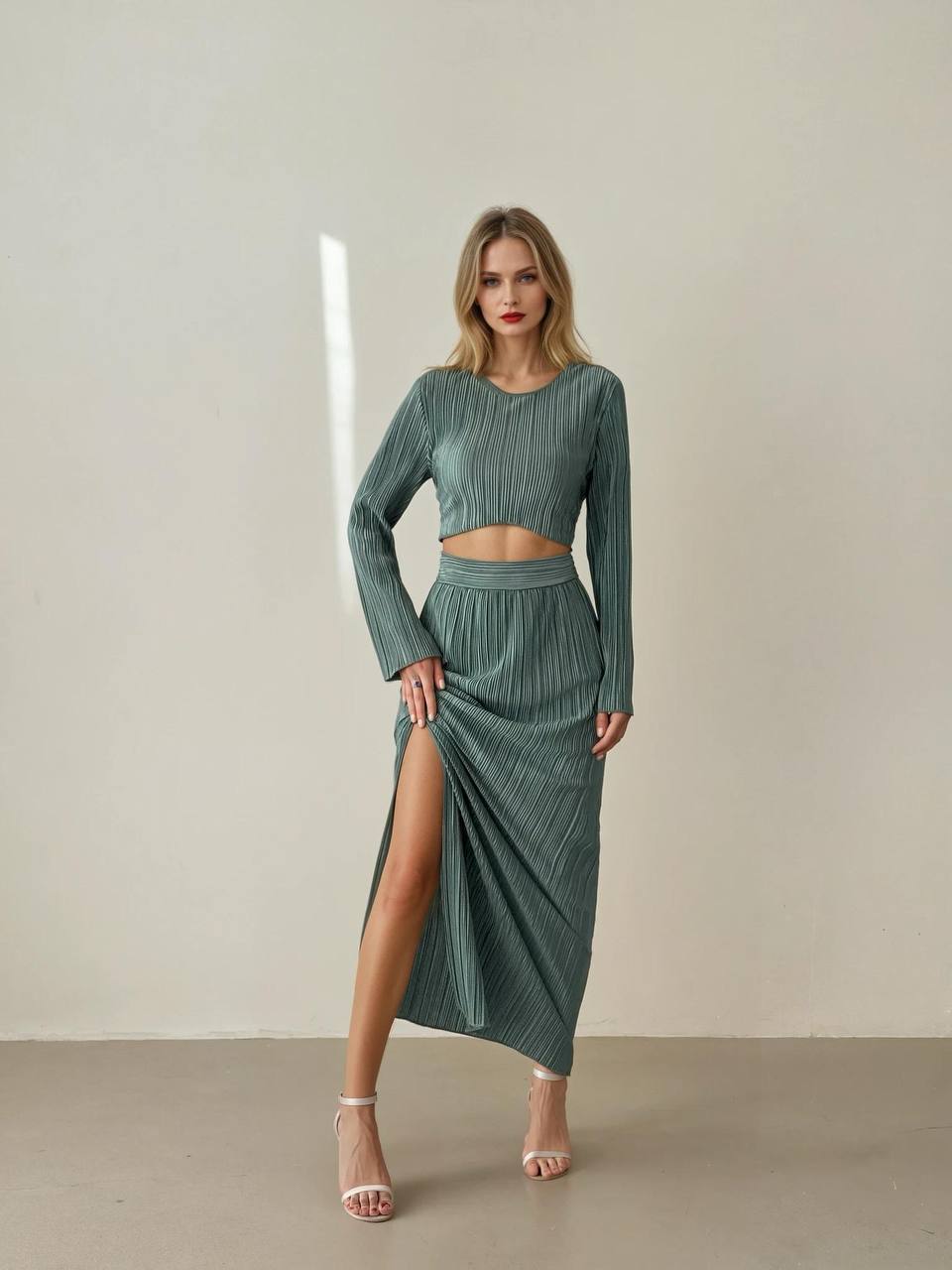Crop Bluz & Yırtmaçlı Etek Takımı