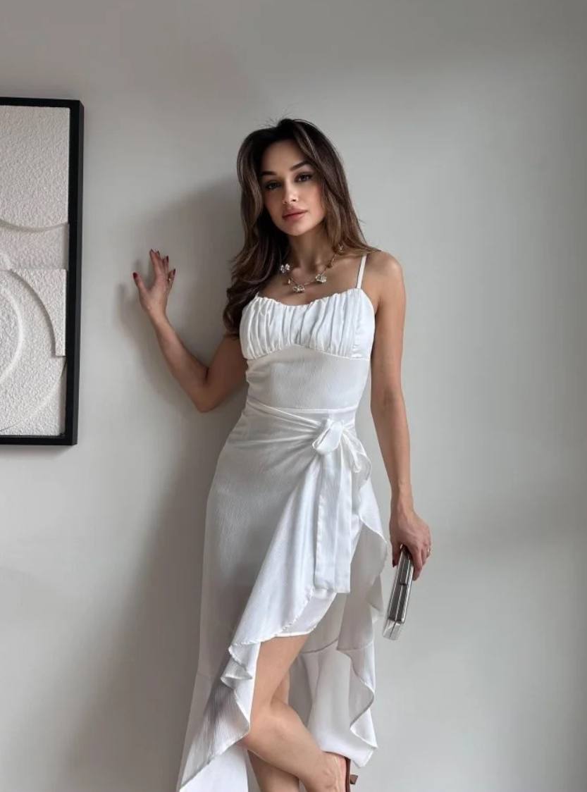Saten Kuşaklı Yırtmaçlı Gece Elbisesi