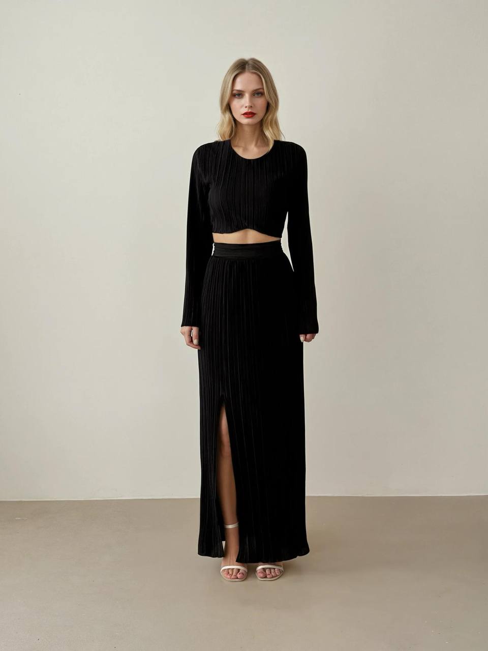 Crop Bluz & Yırtmaçlı Etek Takımı