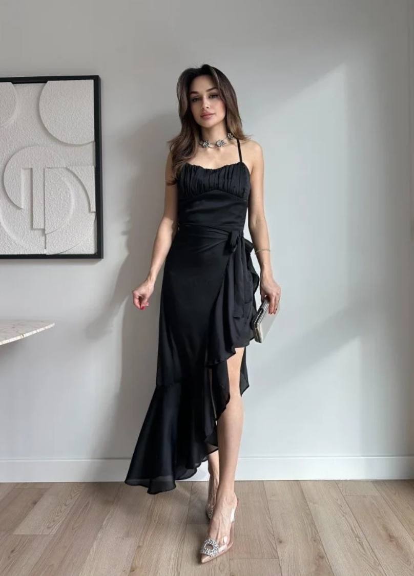 Saten Kuşaklı Yırtmaçlı Gece Elbisesi